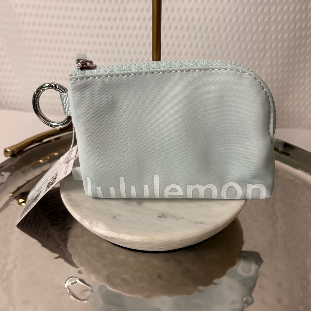 NWT LULULEMON Clippable Card Pouch mint blue